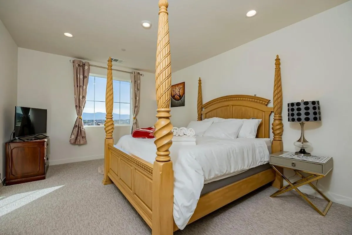 Holiday home Quiet Suburban Townhouse In Ontario Villa United States